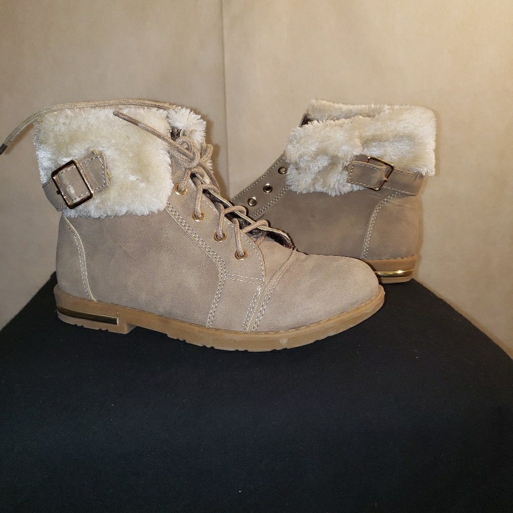 Boots - Picture 2 of 4